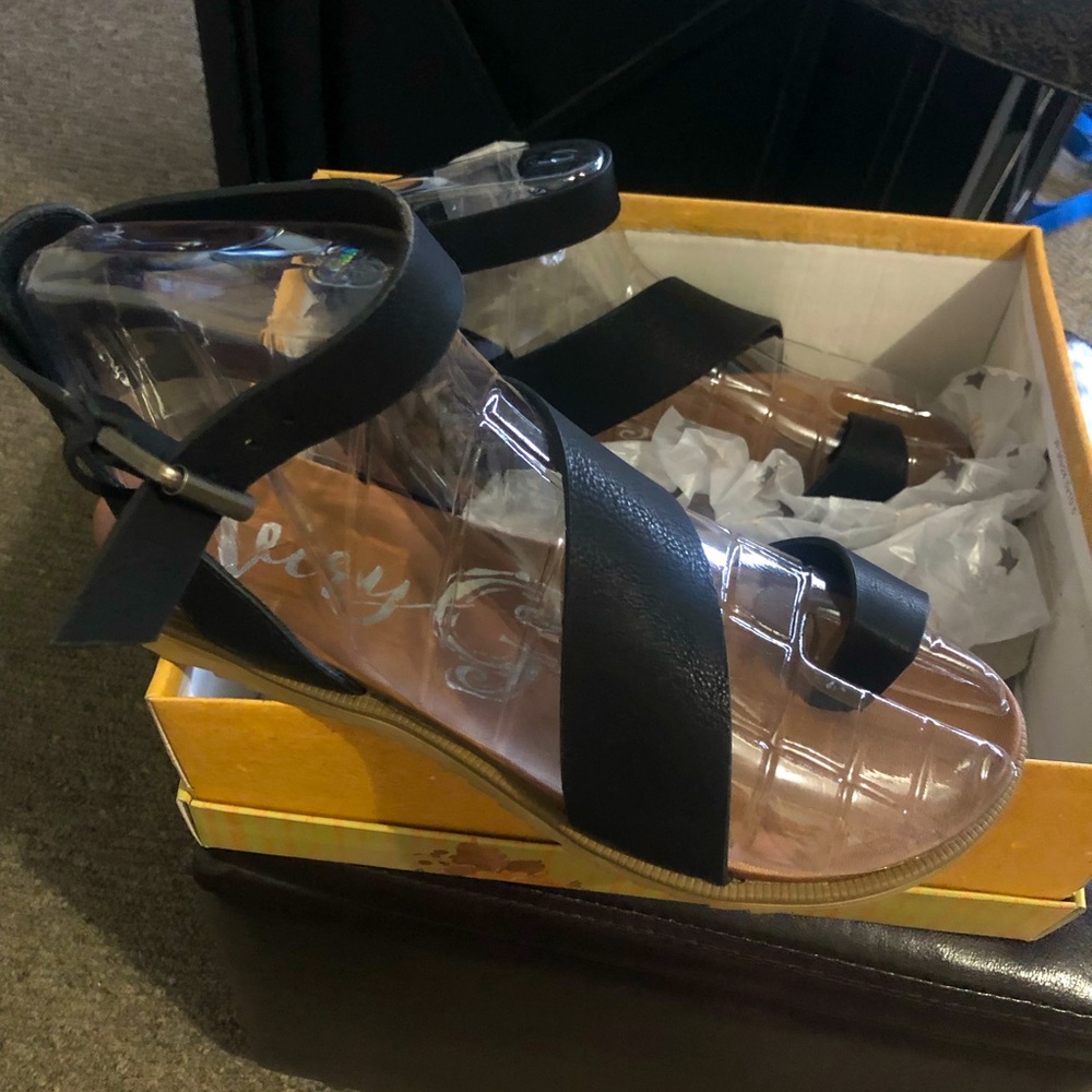 Very G black Steffy Sandals